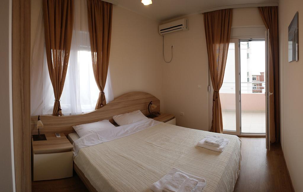 Tuna Apartments Dobra Voda Kültér fotó